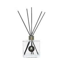 Load image into Gallery viewer, Sea Salt Cardamom &amp; Musk Reed Diffuser